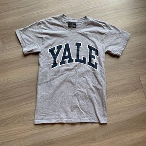 YALE Tshirt